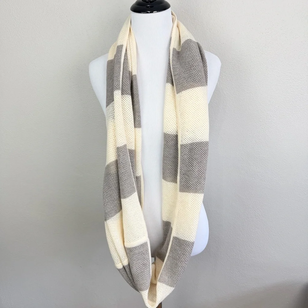 Lululemon Heart Opener Scarf Wool Heathered Storm Grey / Ghost Infinity Scarf